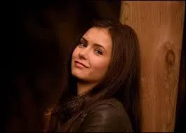 Entre qui et qui lena ne peut-elle pas choisir ?