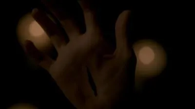 Qui s'est fait couper les doigts par Katherine ?