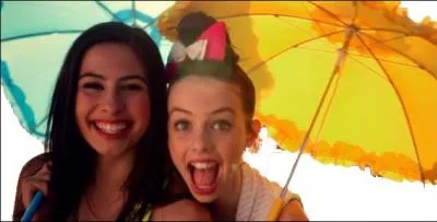 Comment s'appelle le  groupe  qu'ont form Lauren et Dani Cimorelli ?