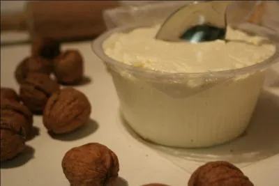 Elle est un peu comme une mousse de lait, lgre et naturellement sucre par le lactose, c'est un aliment sain et trs digeste qui a pour nom homophone celui d'une commune du Puy-de-Dme, ou encore d'une formation vgtale.