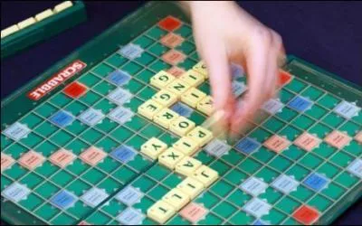 Combien de cases un plateau de Scrabble compte-t-il ?