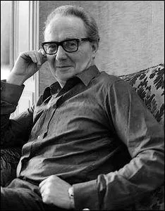 Qui est cet crivain, grand rudit, auteur d'une histoire de France et du fameux  Malevil  ? ?