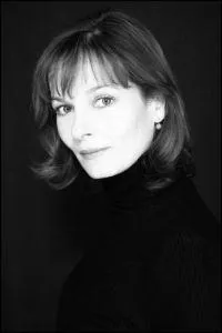 Comment s'appelle cette trs bonne chanteuse qui cra la fameuse  Irma la douce  de Marguerite Monnot ?