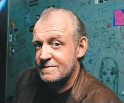 Quels sont les noms et prnoms de ce chanteur de blues britannique ?