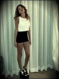 A-t-elle un petit ami ?