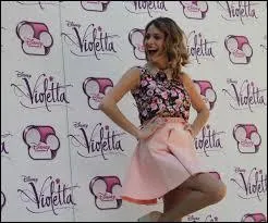 En 2013, comment s'intitule la chanson qu'elle a enregistré pour le film d'animation "La Reine des neiges" ?