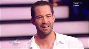 Comment s'appelle le nom de la chanson d'Emmanuel Moire o� danse Fauve Hotot ?