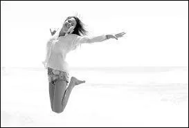 Avec qui Angie sort-elle ?