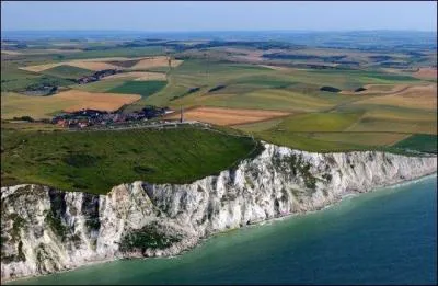 Le cap  Blanc-Nez  est situ  Escalles. Dans quel dpartement se situe cette commune ?