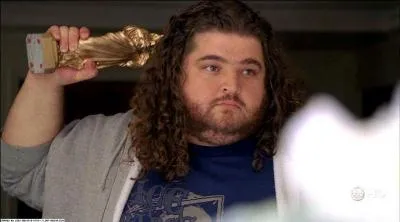 Et pour finir... ... Jorge Garcia (Hurley) ! J'avoue que je ne l'ai jamais vu dans un film, mais c'est Hurley ! Il sera  l'affiche d'un film dont la sortie est prvue pour l'anne prochaine, aux cots d'Elijah Wood : Cooties. Le synopsis du film est plutt cocasse ! Mais quel est ce synopsis cocasse ?