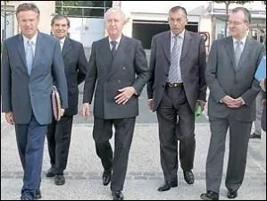 Que va enfiler un homme politique pour exercer son mtier ?