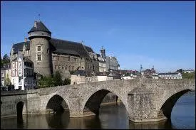 Le dpartement de la Mayenne a pour prfecture la ville de ...