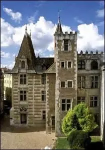 Le mus des Beaux-Arts d'Agen abrite entre autres 5 tableaux de Goya, des peintures du Tintoret, de Courbet, Millet, Corot, Boudin, Sisley et Caillebotte. De mme que des objets antiques agenais tel que  La Vnus du Mas , ainsi qu'une superbe collection de pices celtes, msopotamiennes et phniciennes, mais en quelle anne a t fond ce muse ?