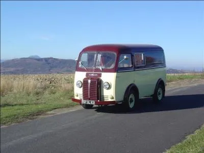 Aprs sa remise en tat, le  Vanille-Fraise  s'est fait une premire balade de 900 km sur les routes du sud-ouest, en 2007. Qui est son constructeur ?