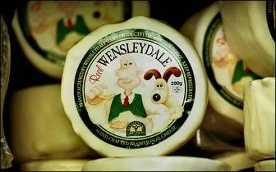 Wallace est un grand consommateur de fromage. O part-il se ravitailler en fromage, avec Gromit, dans une de ses aventures ?