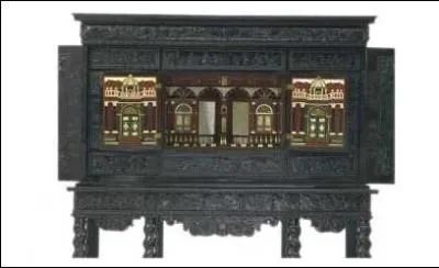 Du XVIe au XVIIe si�cle. P�riode dite   baroque , le mobilier est massif, les lignes droites. Les meubles sont le plus souvent en ch�ne, noyer, sapin ; on trouve des  cabinets  en �b�ne, et des essences fruiti�res comme le poirier.