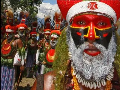 Quel indignes d'Asie et d'Ocanie sont clbres, entre autres, pour leurs masques, et les os traversant leurs nez ?