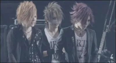 Qui est le bassiste du groupe ?