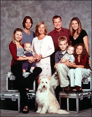 Dans la srie tl  Sept  la maison , comment s'appellent les parents qui lvent 7 enfants ?