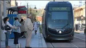Quel jour de la semaine est-il interdit de prendre les transports en commun  Toronto si vous avez mang de l'ail ?