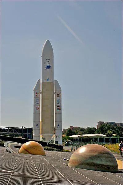 Le parc de loisirs  La Cit de l'espace  se trouve  :