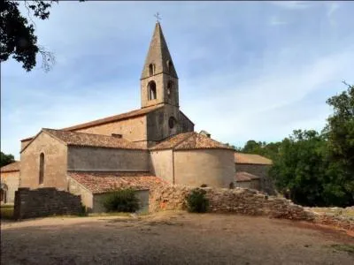 Cette abbaye cistercienne aux lignes pures, difie au XIIe sicle, est classe aux monuments historiques. Il s'agit de l'abbaye :