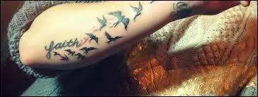 A qui appartient ce tatouage ?