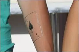 A qui appartient ce tatouage ?