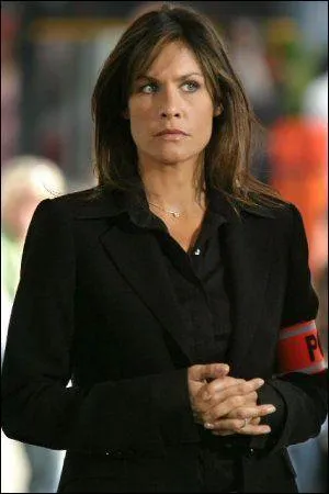 Comment s'appelle la petite amie, assez autoritaire, de Thomas ?