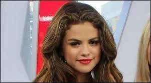 De quelle couleur sont ses yeux ?