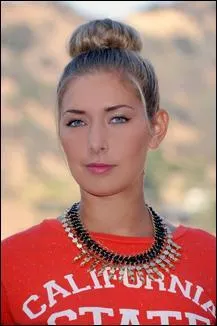 Comment s'appelle sa copine de soire ?