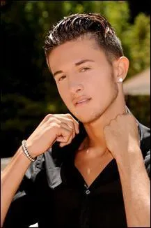 Comment s'appelle son frre ?