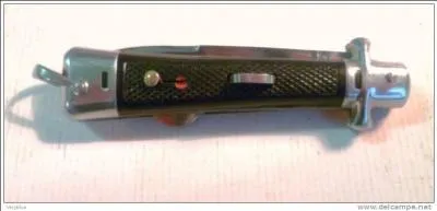 Ce couteau pliant possde un mcanisme le faisant ouvrir trs rapidement. Comment le nomme-t-on ?