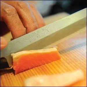 Ce couteau japonais a pour nom le  Yanagi ba .  quoi sert-il ?