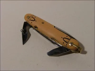 Ce joli couteau est fabrique en Dordogne. Savez-vous dans quelle ville du nord du dpartement ?