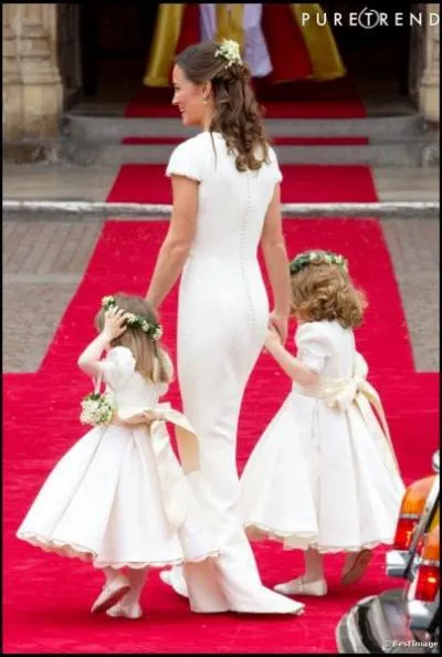 Retour  la banalit de la fesse : bien que n'ayant rien de particulier, ce sont ses fesses-l qui ont fait la gloire phmre d'une obscure inconnue, qui tait demoiselle d'honneur au mariage... ?