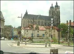 Je vous emmne  la dcouverte de la Basilique Saint-Nicolas, dans la ville de Saint-Nicolas-de-Port. Nous devons nous rendre dans le dpartement ...