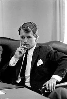 Son jeune frre Robert Francis Kennedy a galement t assassin.