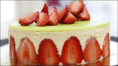Des fraises, une crme onctueuse et une belle gnoise. Grand classique de la ptisserie.