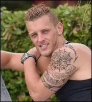 Jordan est amoureux d'un(e) certain(e) :