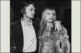 Sur cette photo, Claude est en compagnie de...