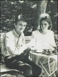 Sur cette photo, Claude est en compagnie de...