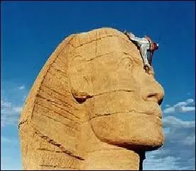 Cinma - Qui casse le nez du sphinx dans le film ralis en 2002 par Alain Chabat ?