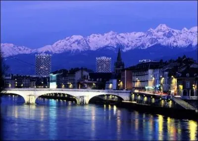 Quel nom Grenoble n'a-t-elle pas port  l'poque Gallo-romaine ?