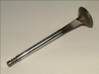 Quel lment permet l'entre du combustible et la sortie des gaz dans les cylindres ?