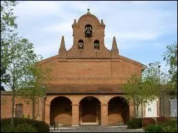 Elle nous dresse la table et nous fait boire  sa sant. Elle va au march de plein vent tous les dimanches matins pour trouver les ingrdients ncessaires  ses quizz de gastronomie. Son pseudo me parat tre d'origine cossaise et sa premire utilisation date du 13e sicle.