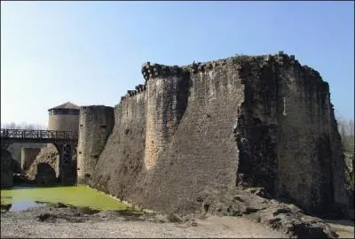 Son pseudo est en partie driv de Joseph, et il mutualise les qualits. Avec 318 quizz traitant de gographie, il nous balade sous diverses latitudes. Il est un guide au style fluide, toujours aimable, ne manquant jamais de saluer nos proches.