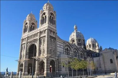 Quel est le style de la cathdrale Sainte Marie majeure de Marseille ?