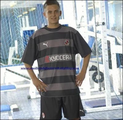 A quelle quipe appartient ce maillot?