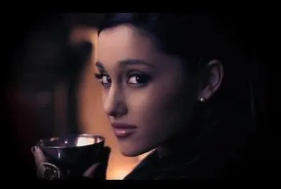 Comment s'appelle le featuring avec Mika ?